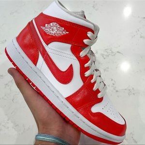 WMNS Air Jordan Mid 1 in Habanero Size 8.5